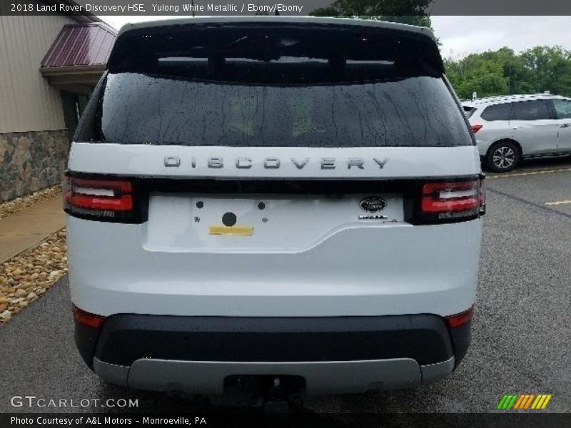 Yulong White Metallic / Ebony/Ebony 2018 Land Rover Discovery HSE