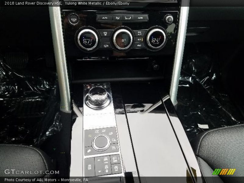 Yulong White Metallic / Ebony/Ebony 2018 Land Rover Discovery HSE