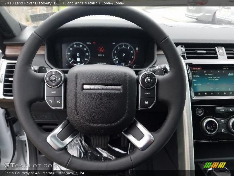 Yulong White Metallic / Ebony/Ebony 2018 Land Rover Discovery HSE