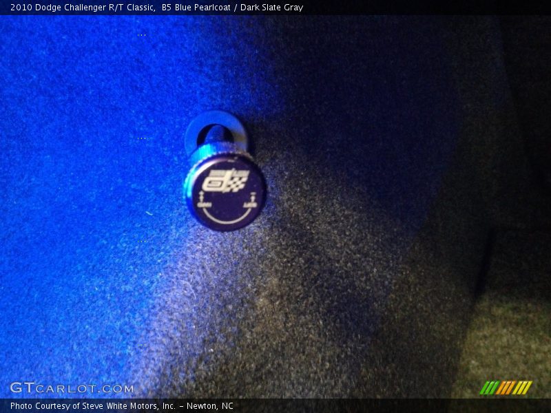 B5 Blue Pearlcoat / Dark Slate Gray 2010 Dodge Challenger R/T Classic