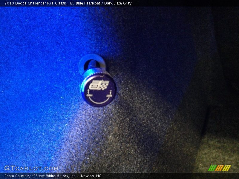 B5 Blue Pearlcoat / Dark Slate Gray 2010 Dodge Challenger R/T Classic