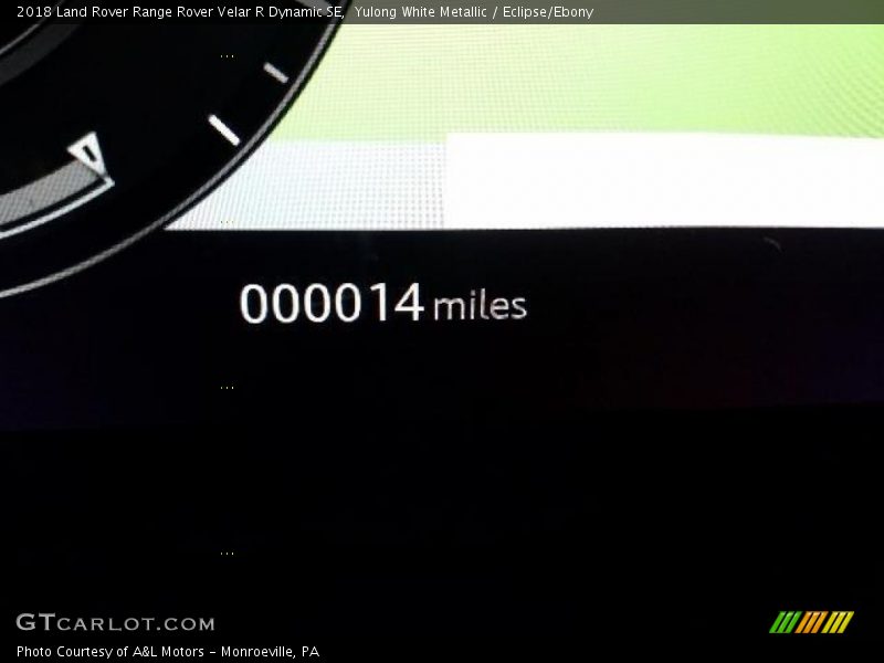 Yulong White Metallic / Eclipse/Ebony 2018 Land Rover Range Rover Velar R Dynamic SE
