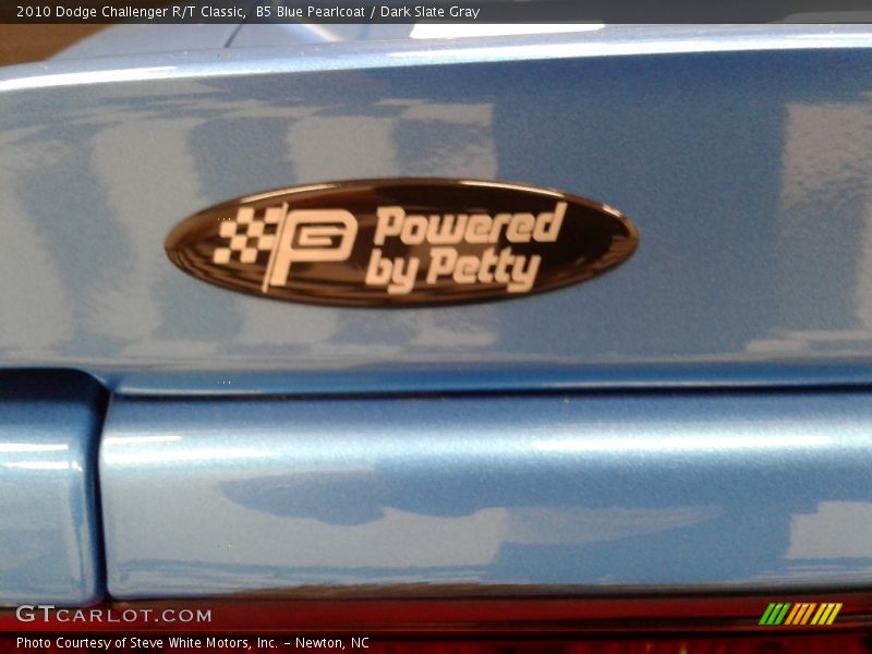 B5 Blue Pearlcoat / Dark Slate Gray 2010 Dodge Challenger R/T Classic