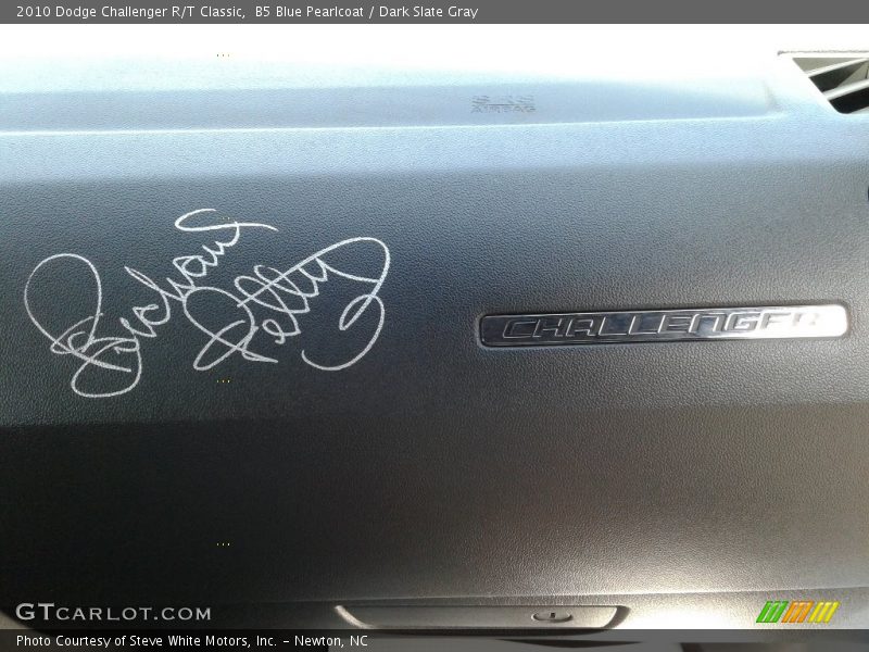 B5 Blue Pearlcoat / Dark Slate Gray 2010 Dodge Challenger R/T Classic