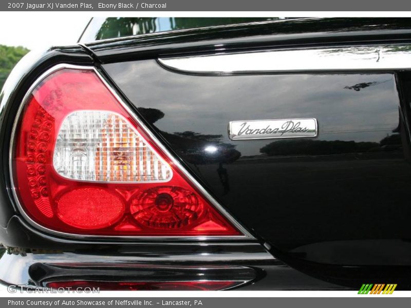 Ebony Black / Charcoal 2007 Jaguar XJ Vanden Plas