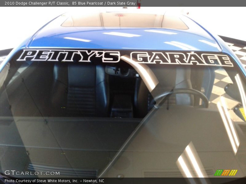 B5 Blue Pearlcoat / Dark Slate Gray 2010 Dodge Challenger R/T Classic
