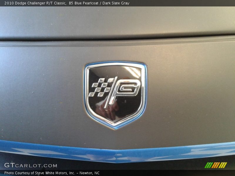 B5 Blue Pearlcoat / Dark Slate Gray 2010 Dodge Challenger R/T Classic