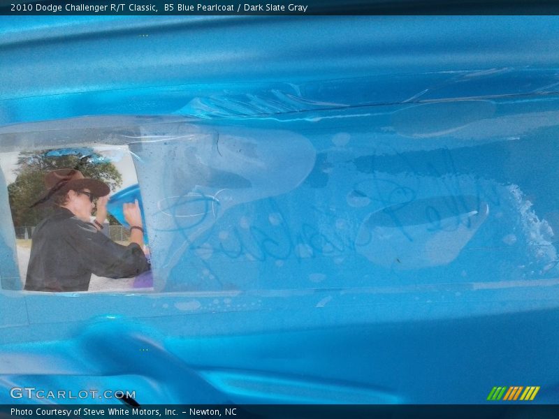 B5 Blue Pearlcoat / Dark Slate Gray 2010 Dodge Challenger R/T Classic