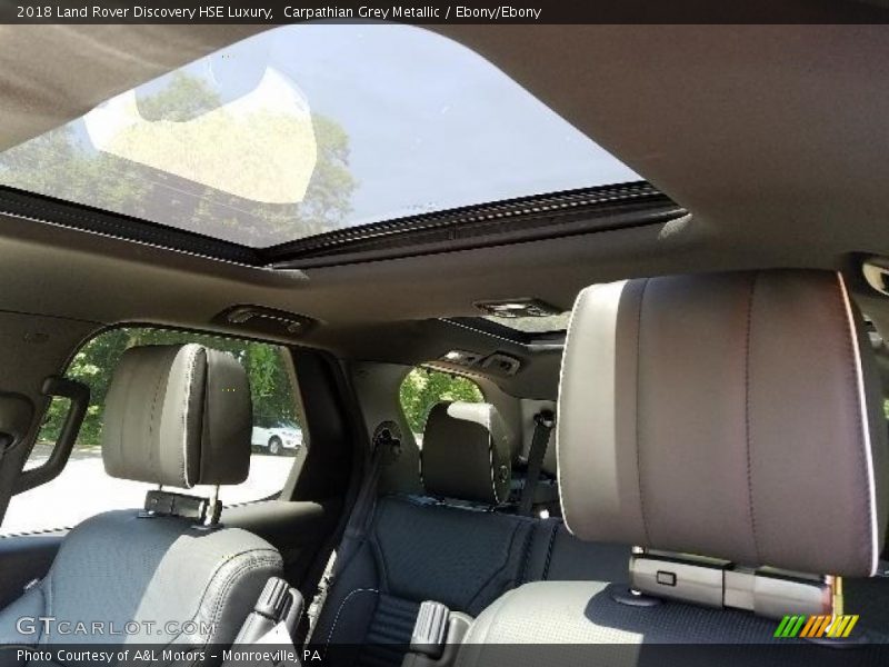 Carpathian Grey Metallic / Ebony/Ebony 2018 Land Rover Discovery HSE Luxury
