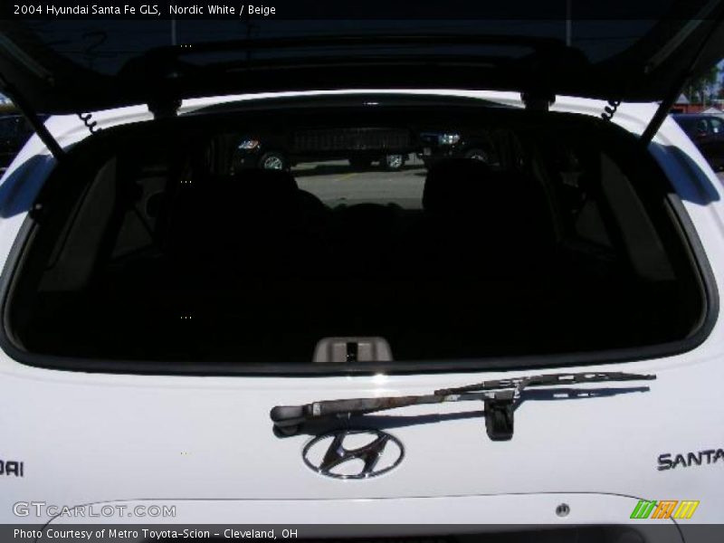 Nordic White / Beige 2004 Hyundai Santa Fe GLS