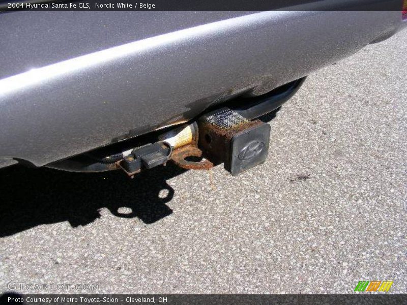Nordic White / Beige 2004 Hyundai Santa Fe GLS