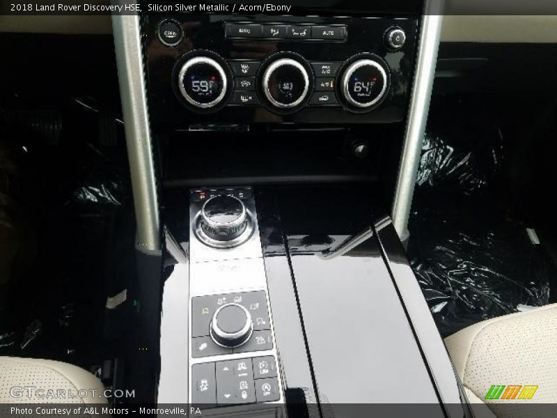 Silicon Silver Metallic / Acorn/Ebony 2018 Land Rover Discovery HSE
