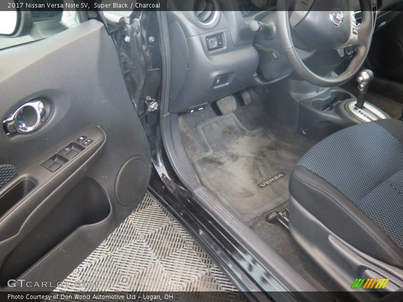 Super Black / Charcoal 2017 Nissan Versa Note SV