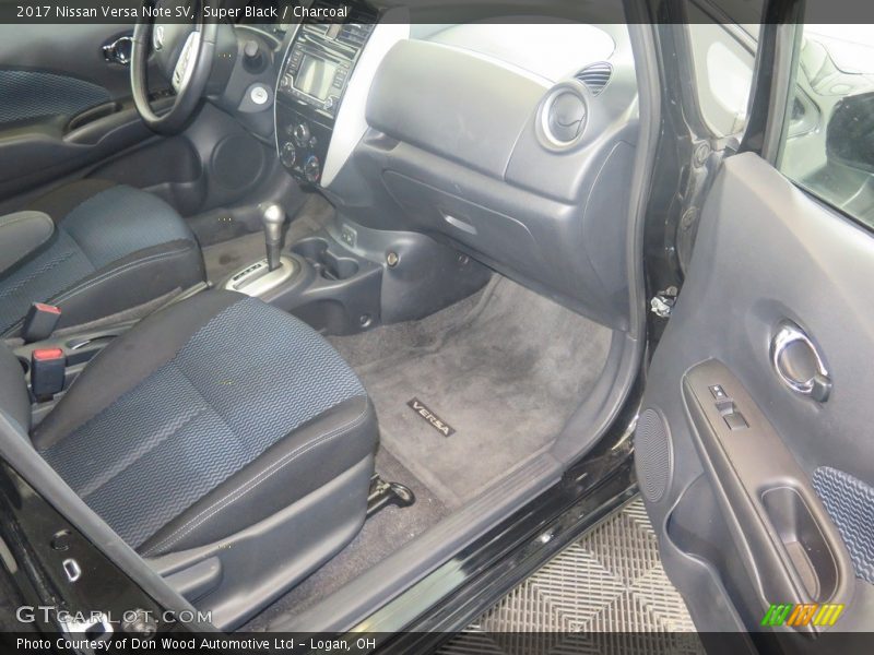 Super Black / Charcoal 2017 Nissan Versa Note SV