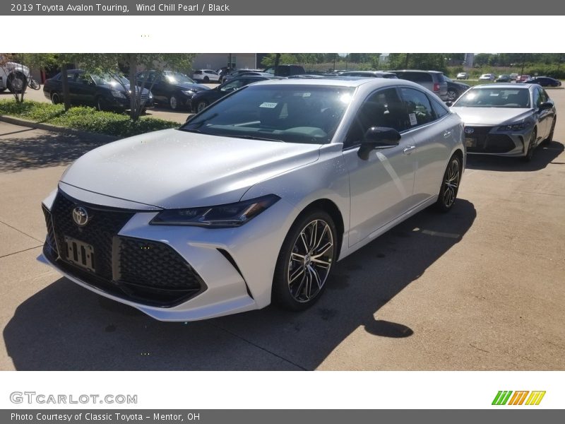 Wind Chill Pearl / Black 2019 Toyota Avalon Touring