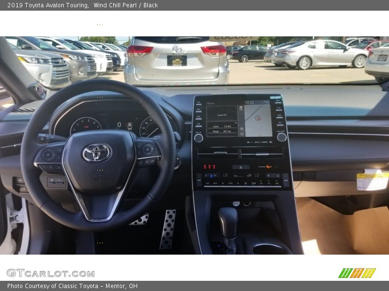 Wind Chill Pearl / Black 2019 Toyota Avalon Touring