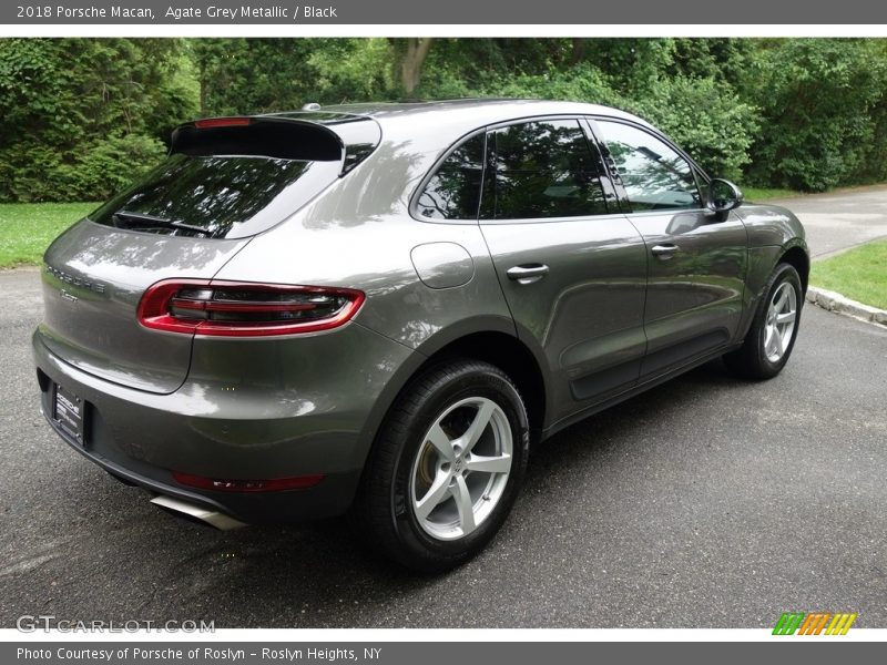 Agate Grey Metallic / Black 2018 Porsche Macan
