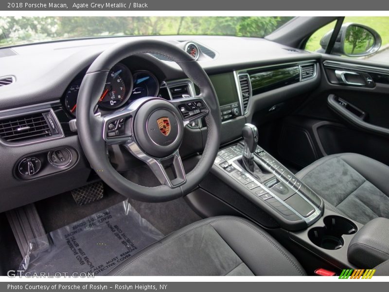  2018 Macan  Black Interior
