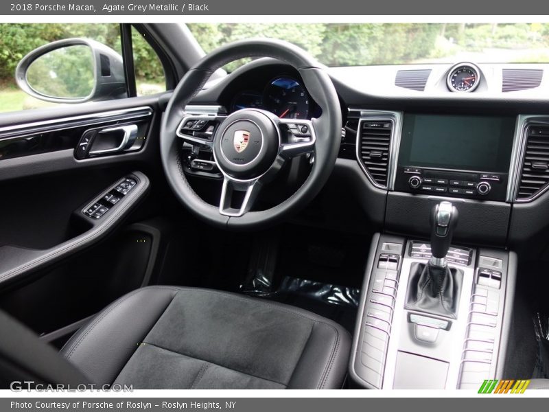 Agate Grey Metallic / Black 2018 Porsche Macan