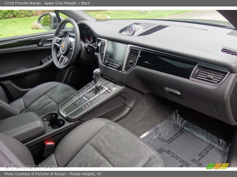 Dashboard of 2018 Macan 
