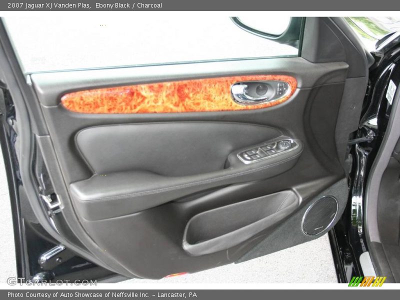 Ebony Black / Charcoal 2007 Jaguar XJ Vanden Plas