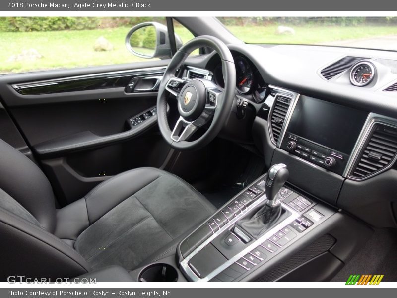 Agate Grey Metallic / Black 2018 Porsche Macan