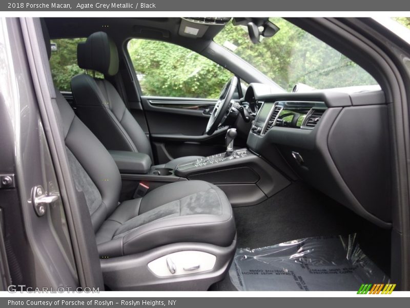 Agate Grey Metallic / Black 2018 Porsche Macan