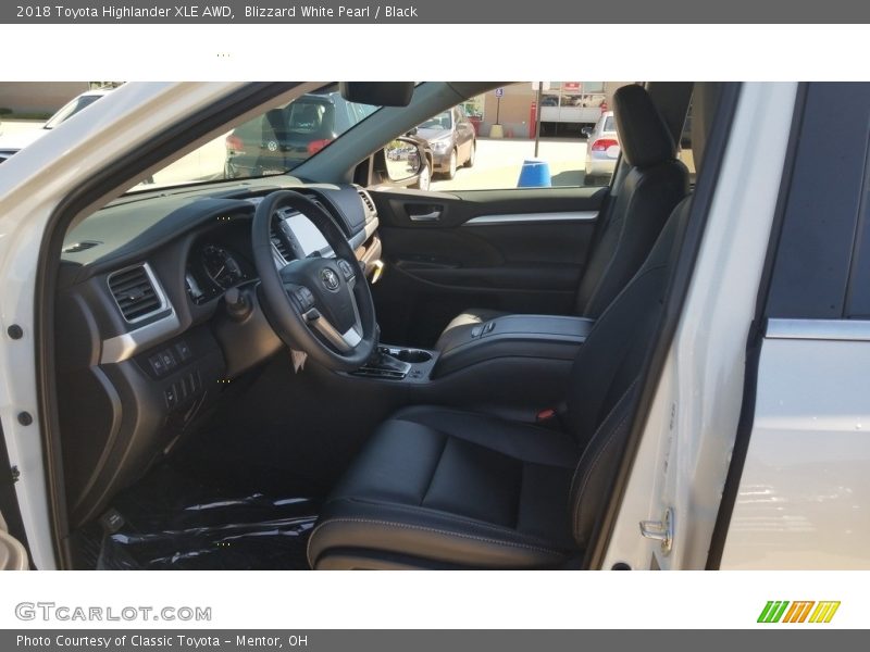 Blizzard White Pearl / Black 2018 Toyota Highlander XLE AWD