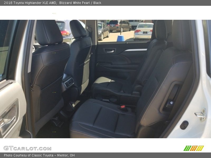 Blizzard White Pearl / Black 2018 Toyota Highlander XLE AWD