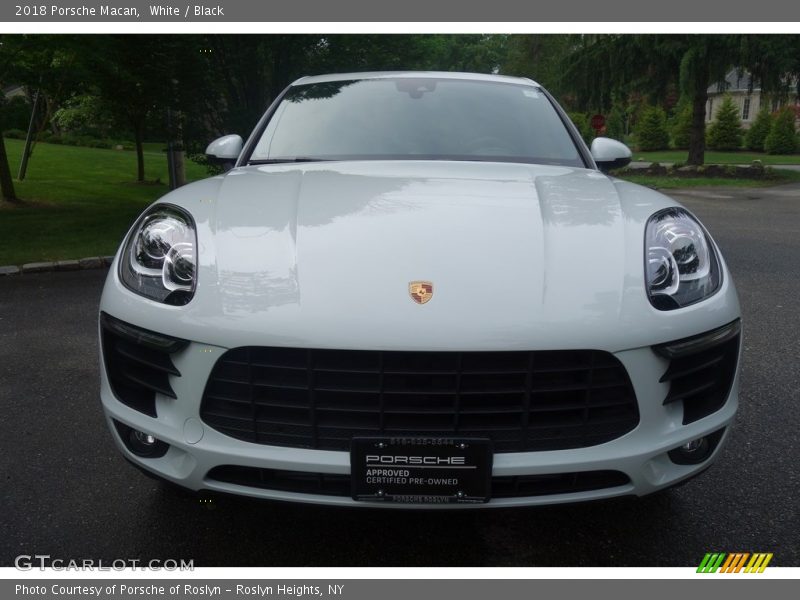White / Black 2018 Porsche Macan