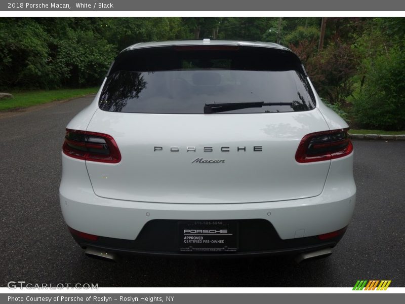 White / Black 2018 Porsche Macan