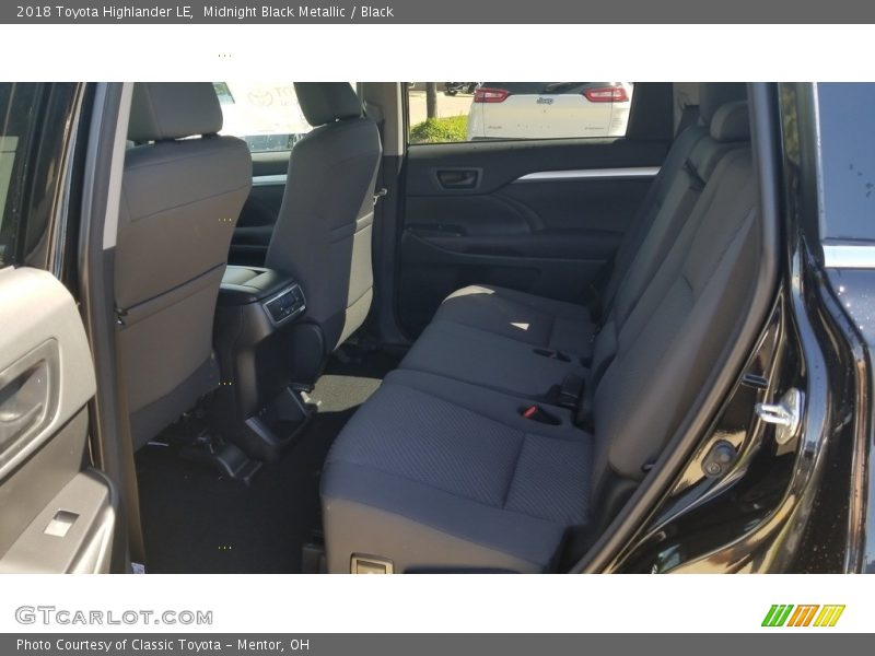 Midnight Black Metallic / Black 2018 Toyota Highlander LE