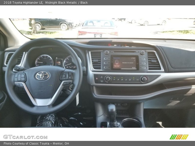 Midnight Black Metallic / Black 2018 Toyota Highlander LE