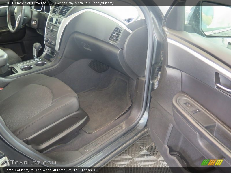Cyber Gray Metallic / Ebony/Ebony 2011 Chevrolet Traverse LT