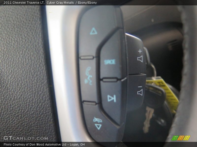 Cyber Gray Metallic / Ebony/Ebony 2011 Chevrolet Traverse LT