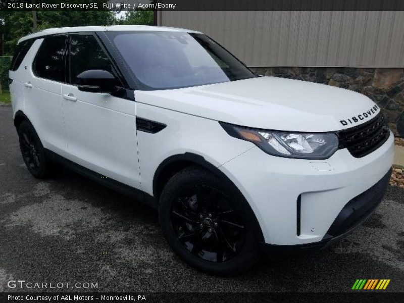 Fuji White / Acorn/Ebony 2018 Land Rover Discovery SE