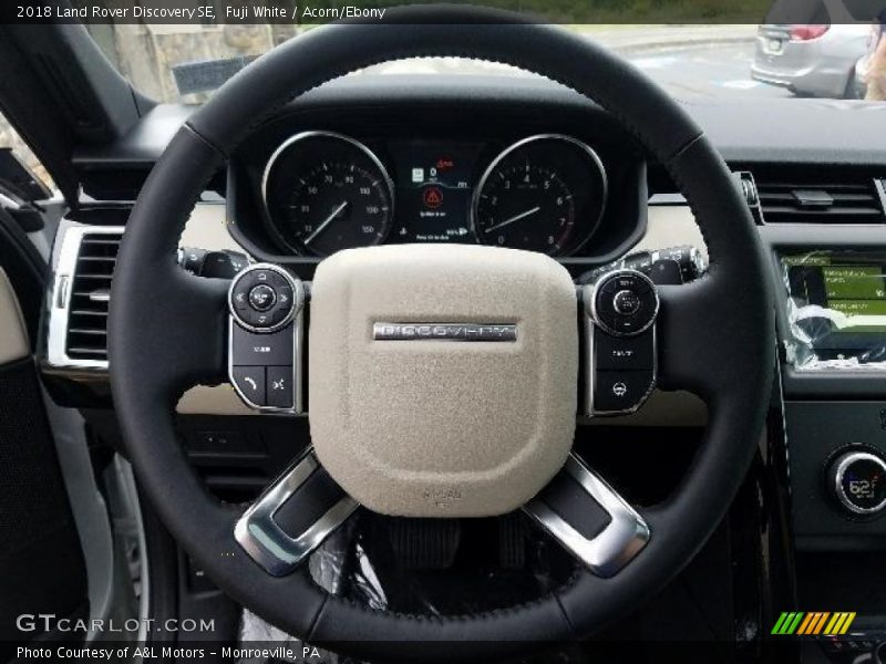 Fuji White / Acorn/Ebony 2018 Land Rover Discovery SE