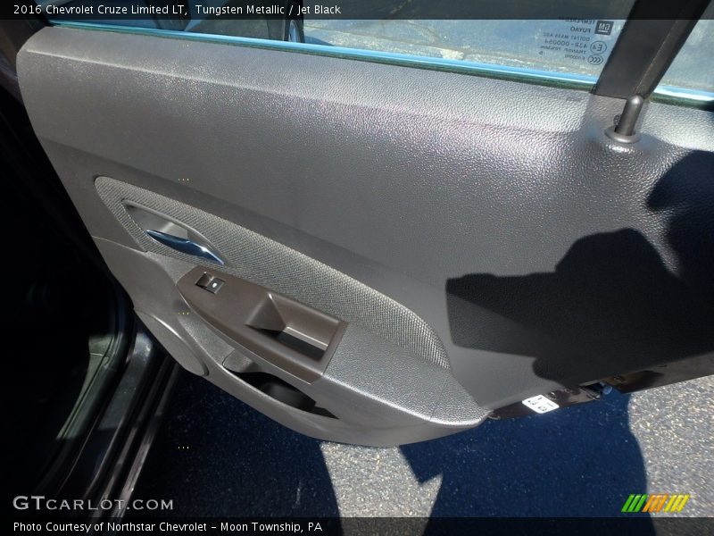 Tungsten Metallic / Jet Black 2016 Chevrolet Cruze Limited LT