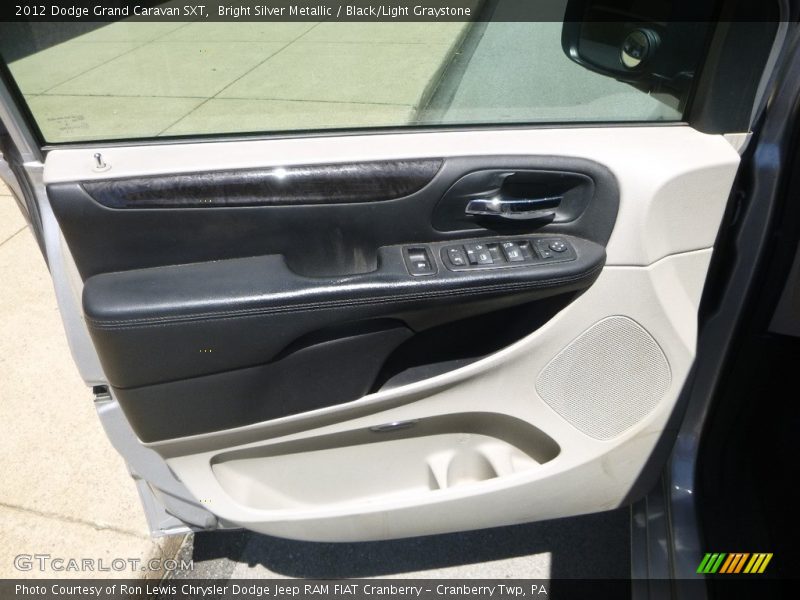 Bright Silver Metallic / Black/Light Graystone 2012 Dodge Grand Caravan SXT