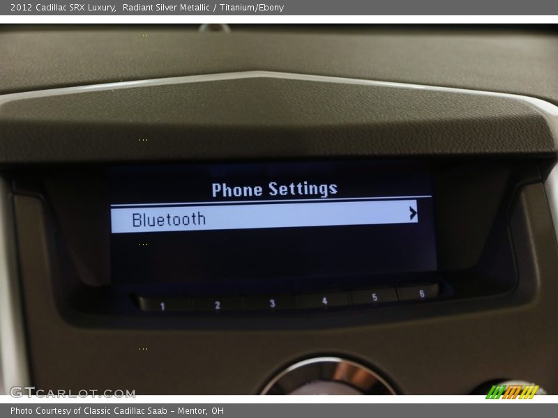 Radiant Silver Metallic / Titanium/Ebony 2012 Cadillac SRX Luxury