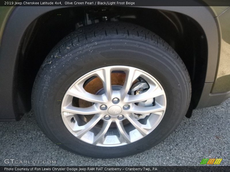 Olive Green Pearl / Black/Light Frost Beige 2019 Jeep Cherokee Latitude 4x4