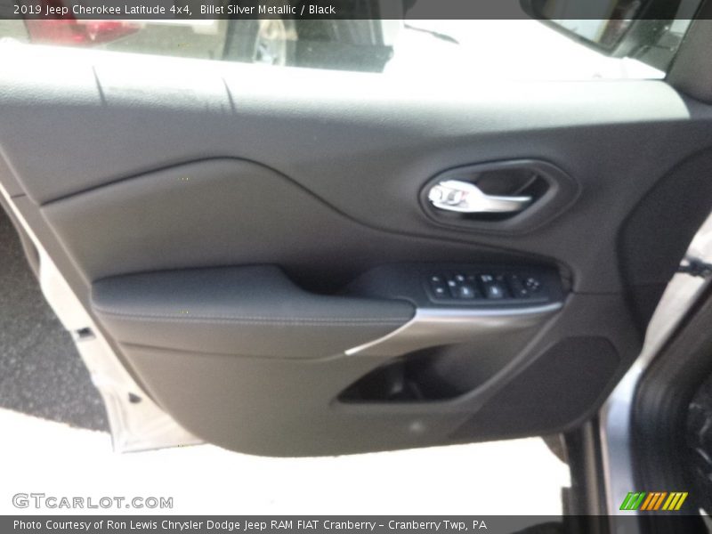 Billet Silver Metallic / Black 2019 Jeep Cherokee Latitude 4x4