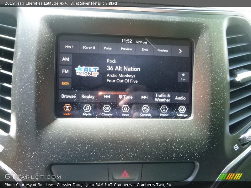 Billet Silver Metallic / Black 2019 Jeep Cherokee Latitude 4x4