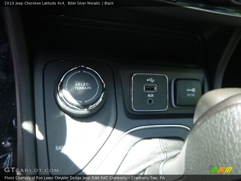 Billet Silver Metallic / Black 2019 Jeep Cherokee Latitude 4x4