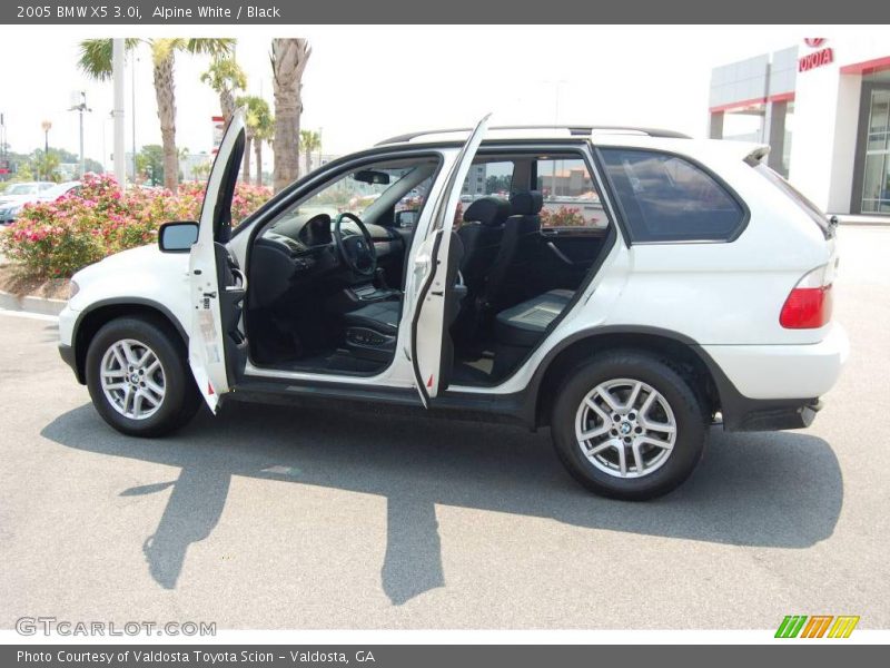 Alpine White / Black 2005 BMW X5 3.0i