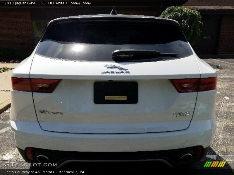 Fuji White / Ebony/Ebony 2018 Jaguar E-PACE SE