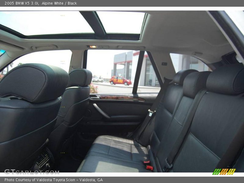Alpine White / Black 2005 BMW X5 3.0i