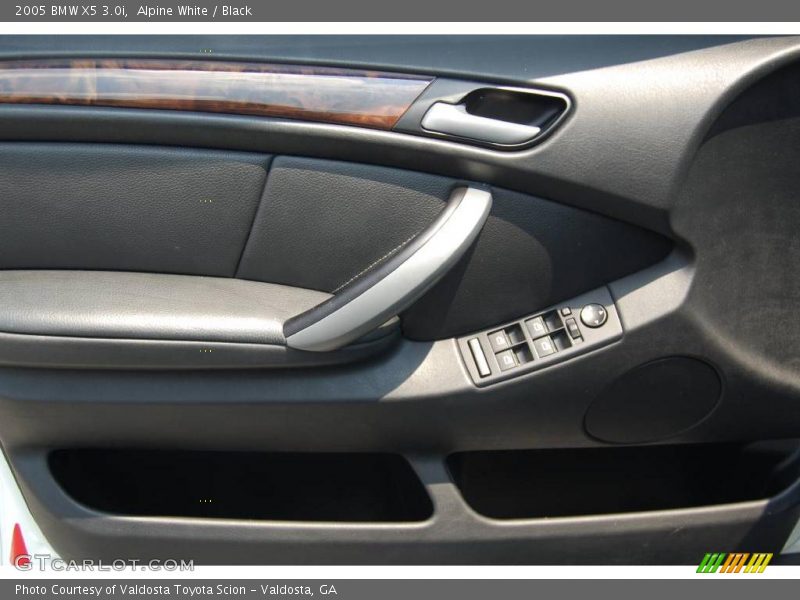 Alpine White / Black 2005 BMW X5 3.0i