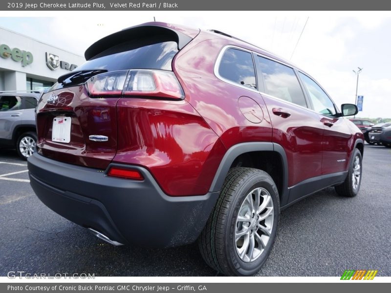 Velvet Red Pearl / Black 2019 Jeep Cherokee Latitude Plus