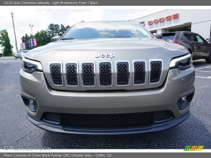 Light Brownstone Pearl / Black 2019 Jeep Cherokee Latitude